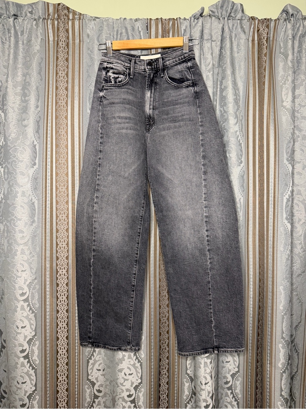 MOTHER The Half Pipe Flood High Rise Jeans in Outta Sight washed Black Denim - Picture 3 of 6
